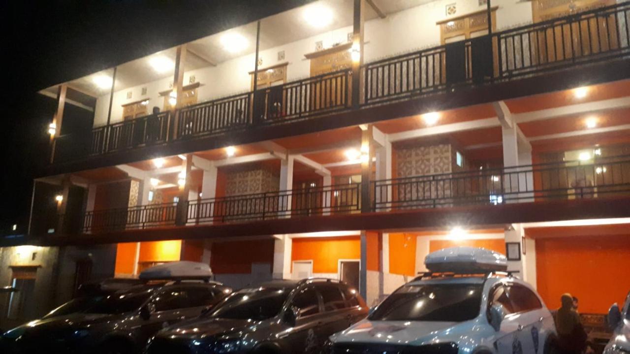 Hotel Nur Cahaya - Syariah Probolinggo Eksteriør billede